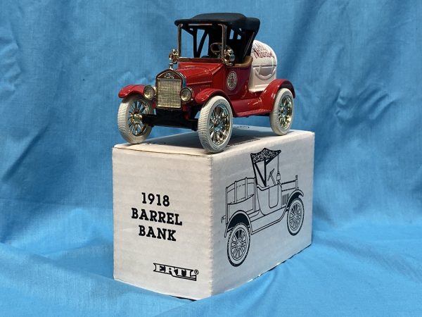 ERTL 1918 Barrel Bank #9173 Old Milwaukee 1/25 Scale